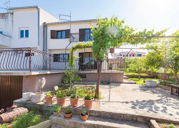 Jagoda * Brodarica (Sibenik-Knin)